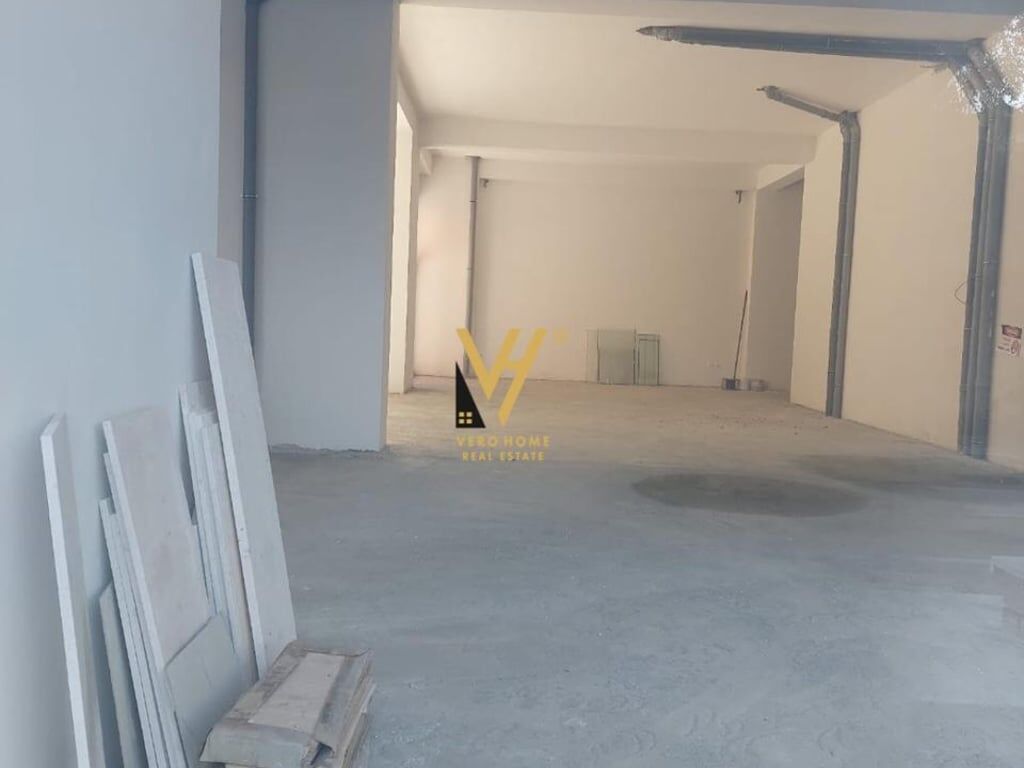 NEGOZIO DI 331 M2 IN AFFITTO A MISTO MAME 4.000 EURO