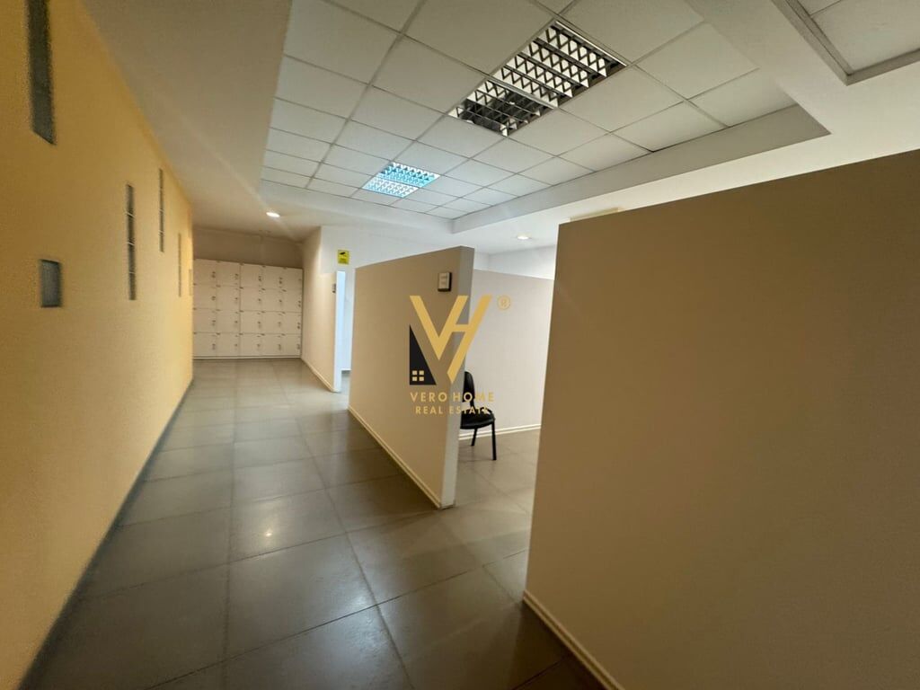 JEPET ZYRE 1.300 M2 ME QERA PRANE HOTEL HILTON , KOMPLEKSI DELIJORGJI 12.000 EURO