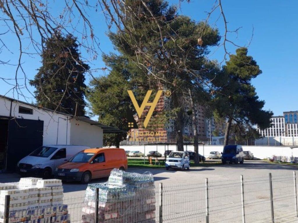 MAGAZZINO DI 700 M2 IN AFFITTO A SELITE 3.500 EURO