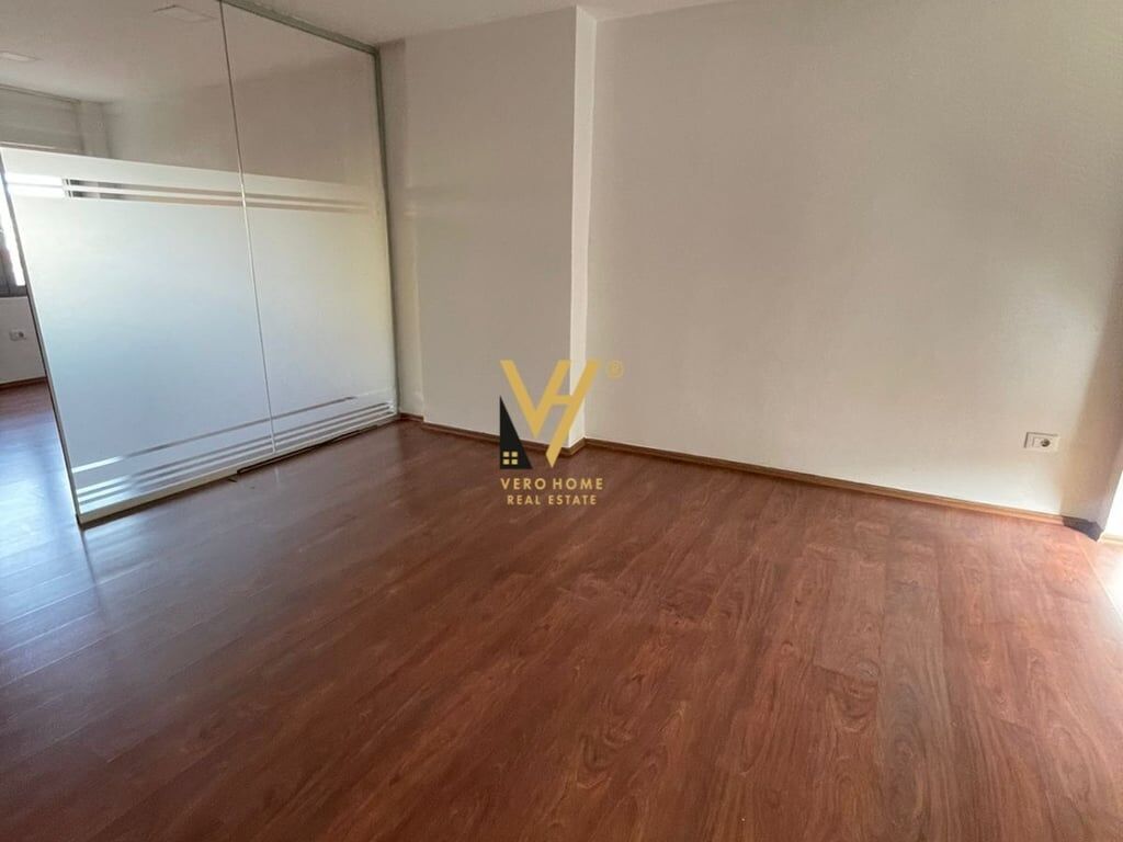 JEPET ZYRE 220 M2 ME QERA TE SELVIA 2.000 EURO