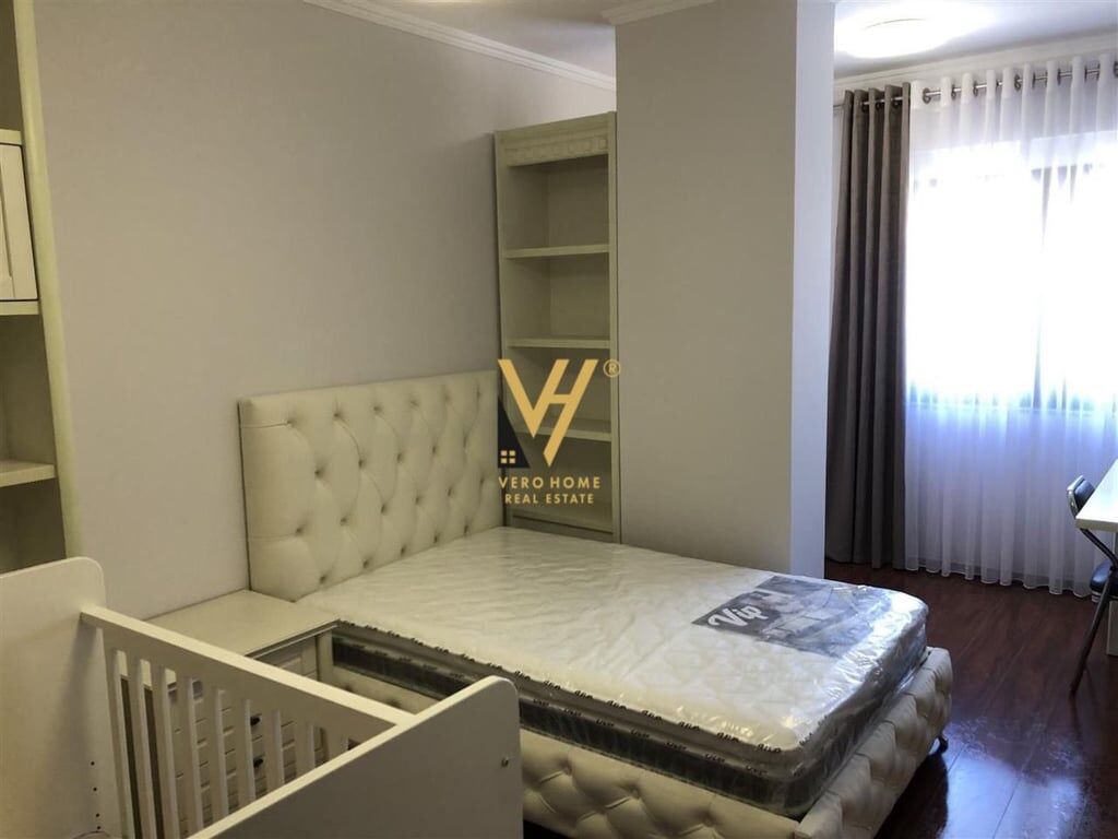 JEPET APARTAMENT 3+1+BLK ME QERA NE QENDER 1.100 EURO