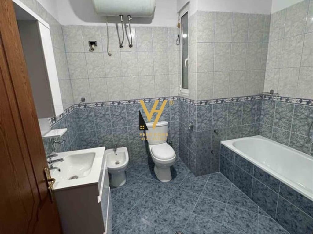 2+1 apartment with balcony for rent in Porcelan 500 euros.