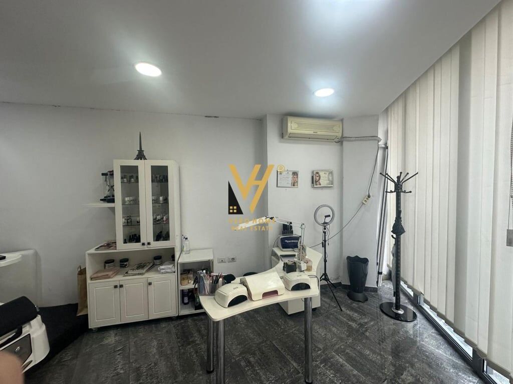 AFFITTASI LOCALE COMMERCIALE DI 41 M2 IN VIA DIBRA A 50.000 LEK.