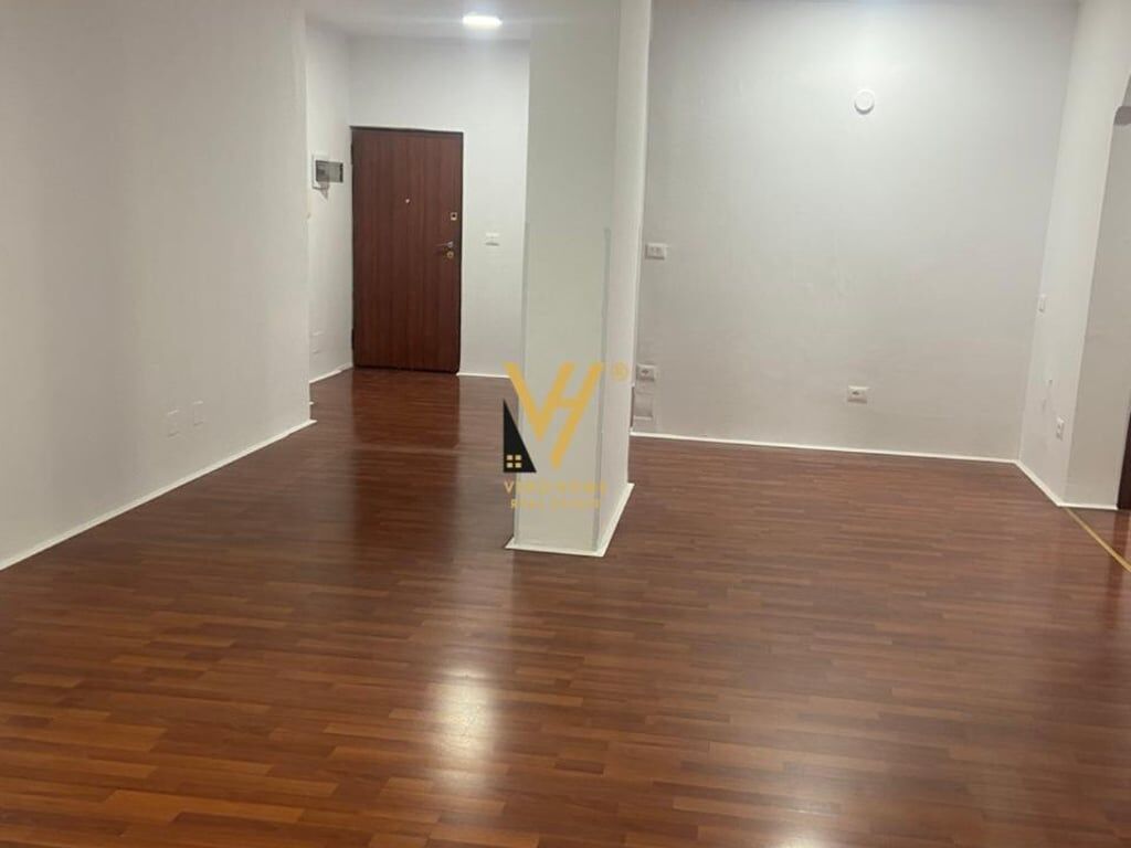 JEPET ZYRE 120 M2 ME QERA TE BLLOKU 1.500 EURO
