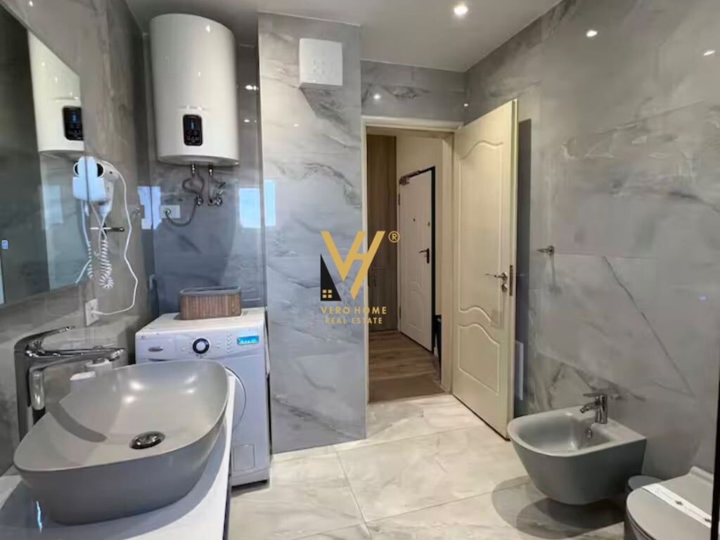 JEPET APARTAMENT 1+1+BLK ME QERA TE BULEVARDI ZOGU I PARE 1.200 EURO