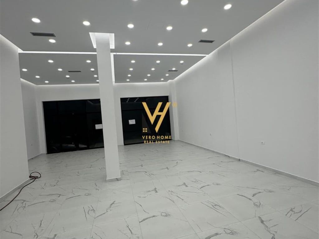 AFFITTASI NEGOZIO DI 120 M2 PRESSO IL COMPLESSO TOM DOSHI A 700 EURO