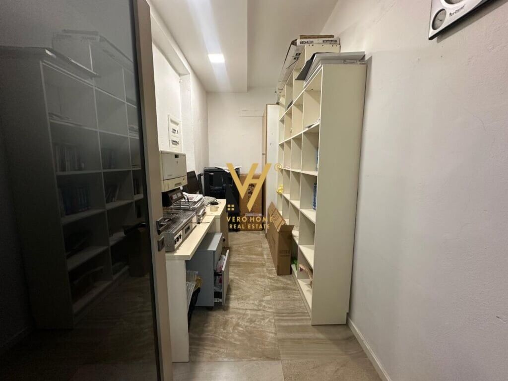 JEPET ZYRE 105 M2 ME QERA NE BLLOK 1.200 EURO