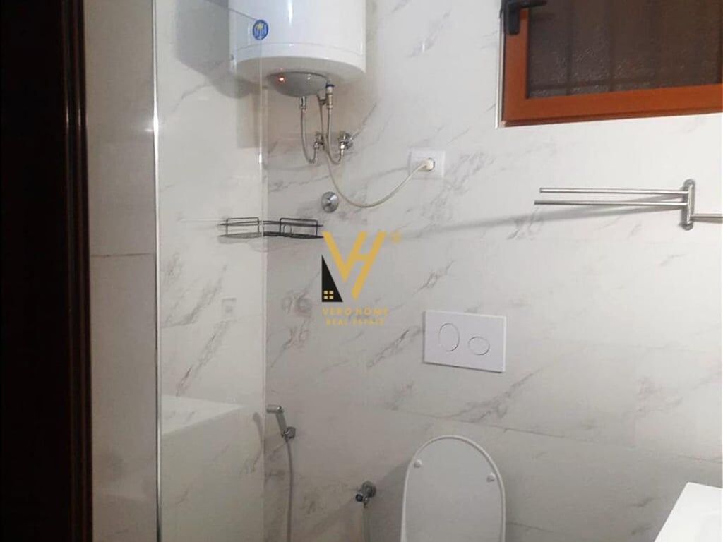JEPET SHTEPI PRIVATE ME QERA TE BULEVARDI ZOGU I PARE 1.200 EURO