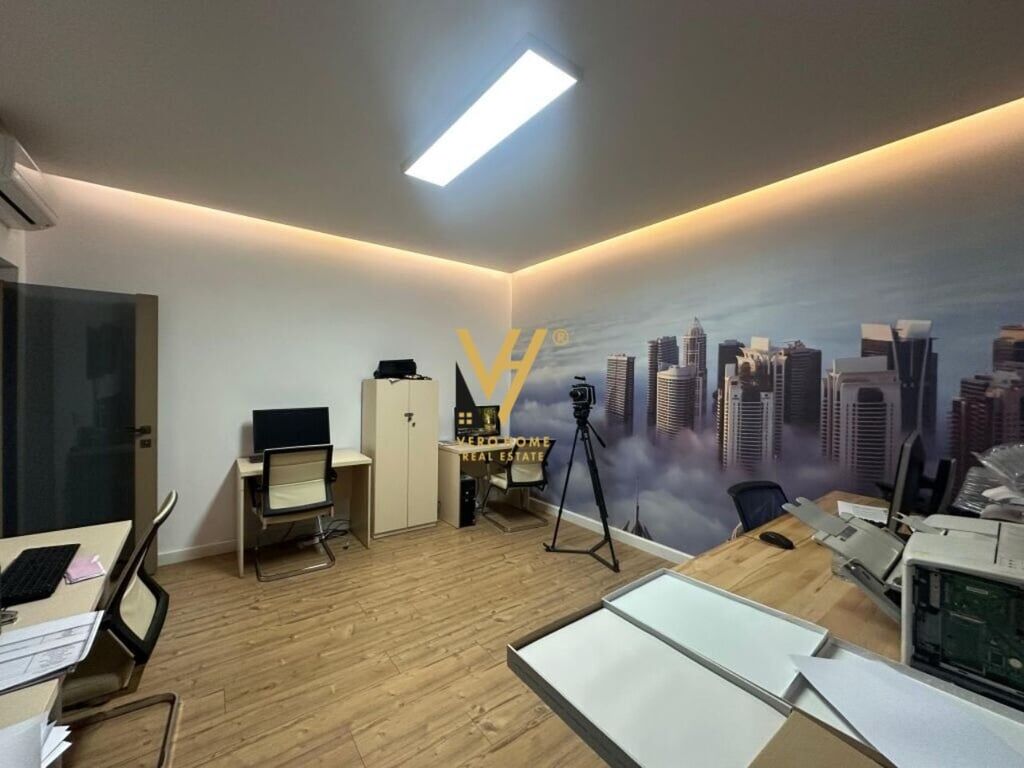 JEPET ZYRE 105 M2 ME QERA NE BLLOK 1.200 EURO