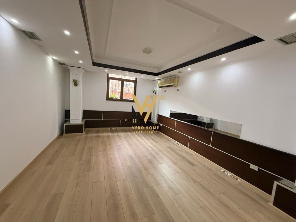 AFFITTASI NEGOZIO DI 110 M2 A VASIL SHANTO 1.500 EURO