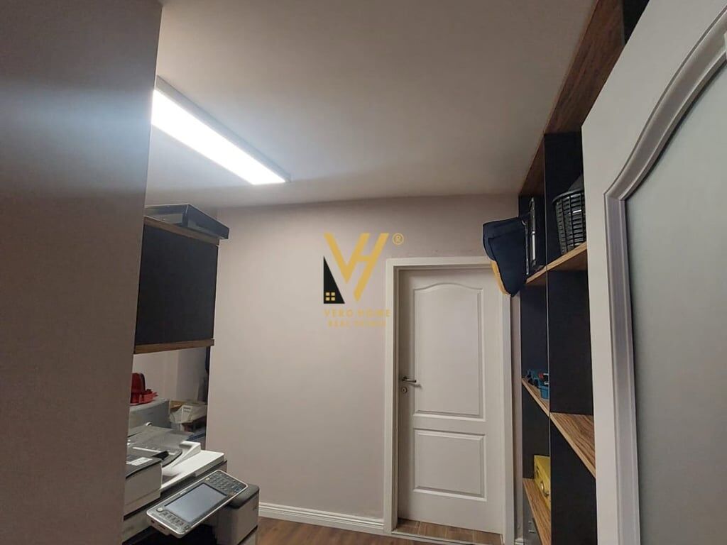 AFFITTASI AMBIENTE COMMERCIALE DI 96 M2 IN VIA DIBRA A 60.000 LEK.