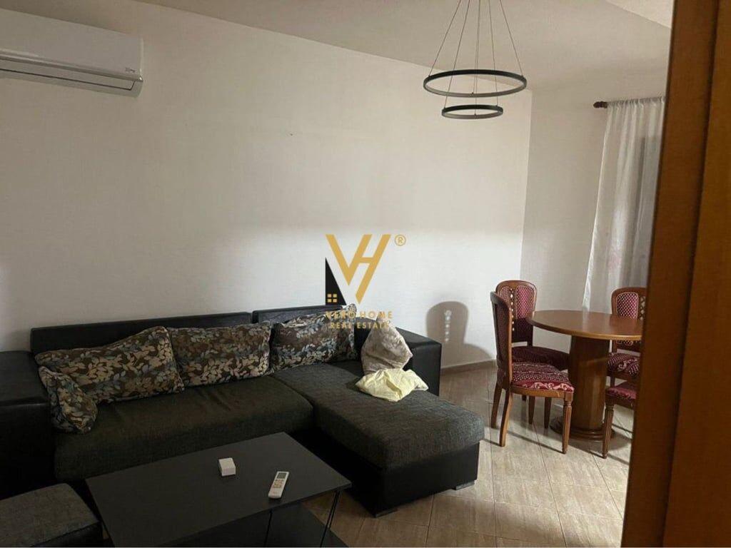PRIVATE HOUSE FOR RENT ON DECEMBER 21 FOR 40,000 LEK.