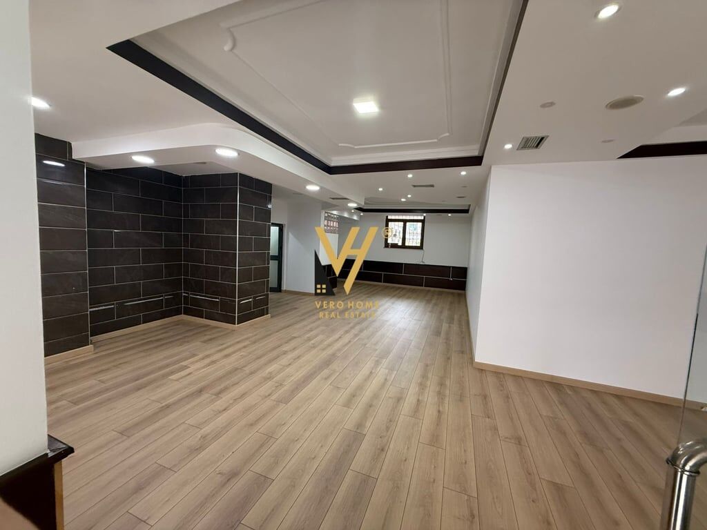 AFFITTASI NEGOZIO DI 110 M2 A VASIL SHANTO 1.500 EURO
