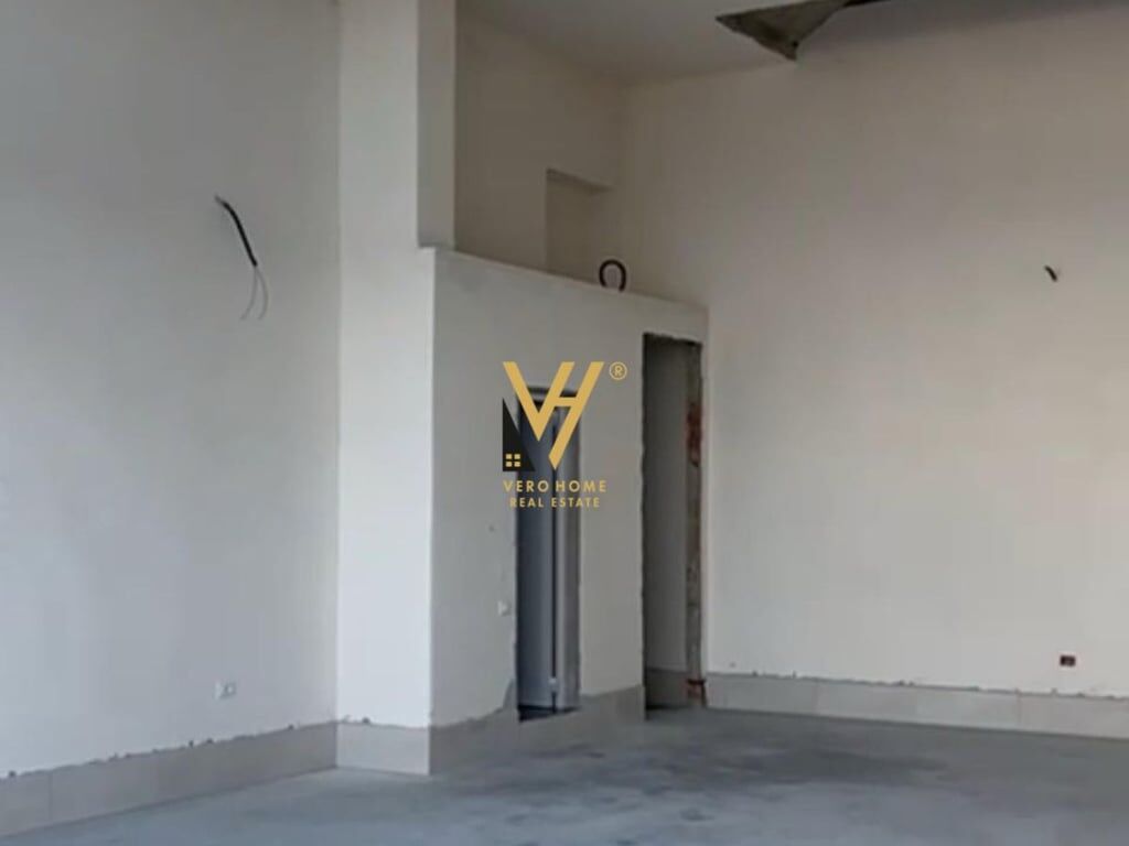 AFFITTASI LOCALE COMMERCIALE DI 170 M2 A 1.000 EURO IN LINEA