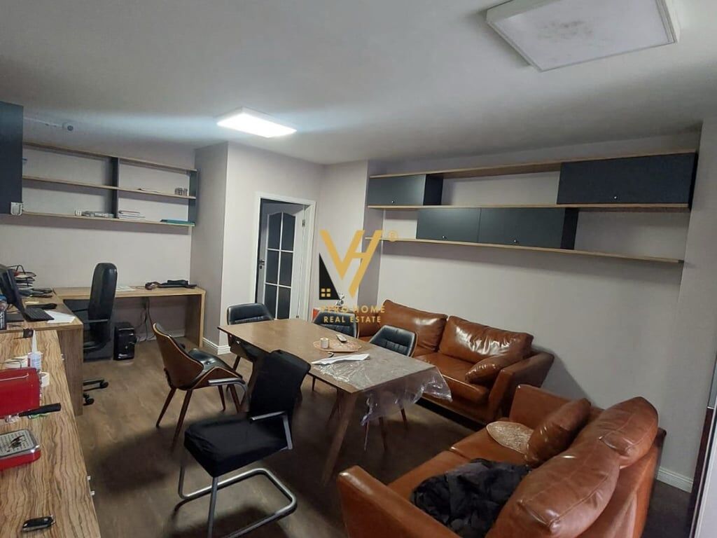 AFFITTASI AMBIENTE COMMERCIALE DI 96 M2 IN VIA DIBRA A 60.000 LEK.