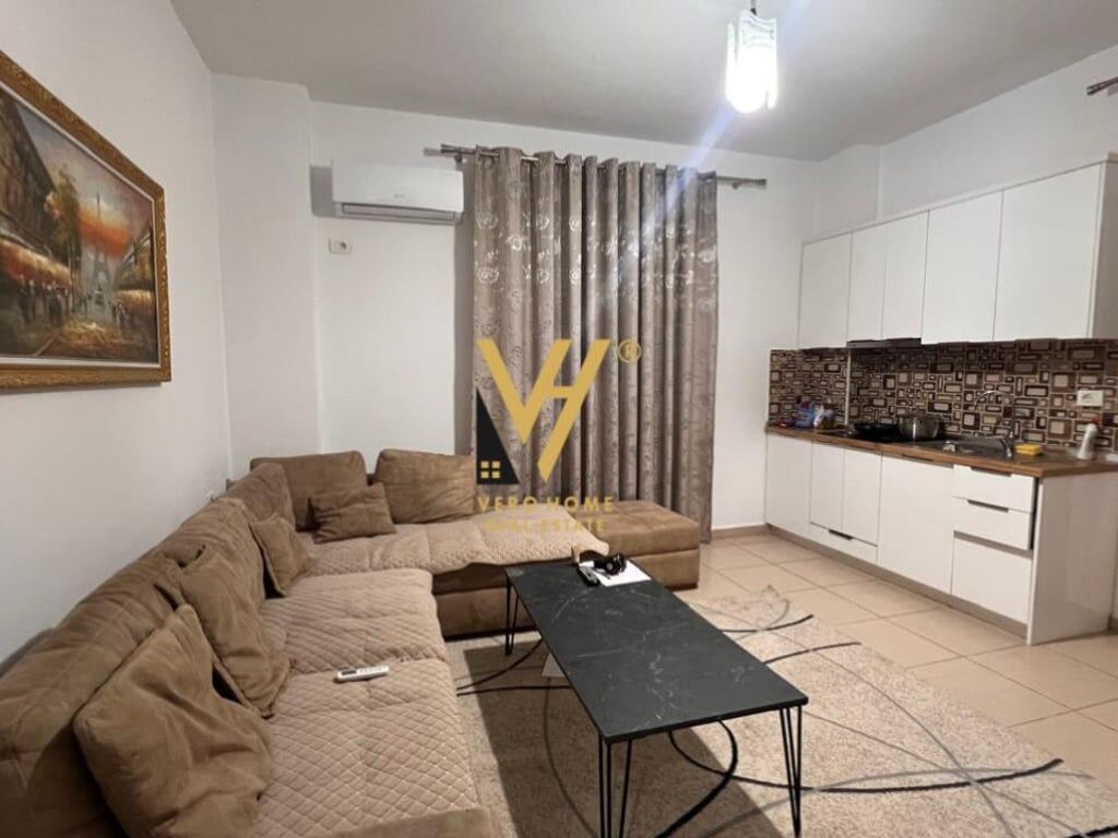 JEPET APARTAMENT 1+1+BALLKON ME QERA TE RRUGA 5 MAJI 500 EURO