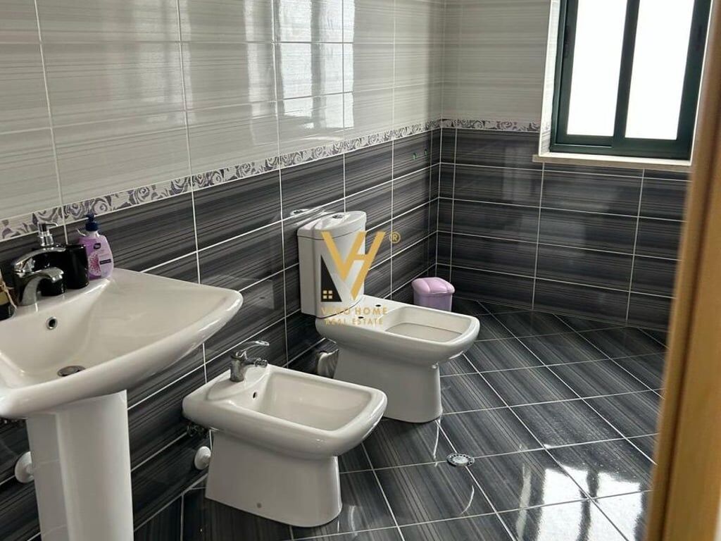 JEPET VILE 4 KATESHE ME QERA NE PORCELAN 3.000 EURO