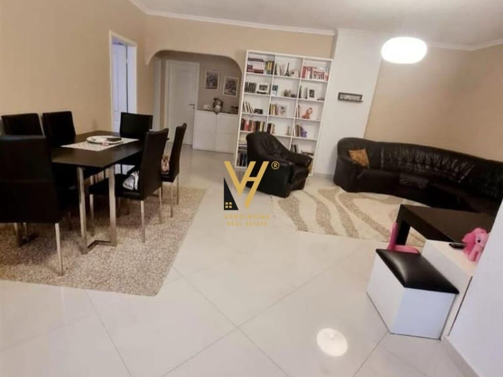 JEPET APARTAMENT 3+1+BLK ME QERA TE RRUGA KAVAJES 1.100 EURO