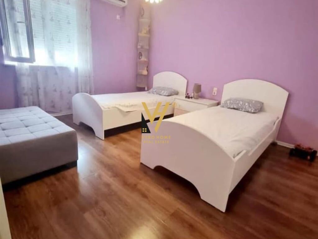 JEPET APARTAMENT 3+1+BLK ME QERA TE RRUGA KAVAJES 1.100 EURO