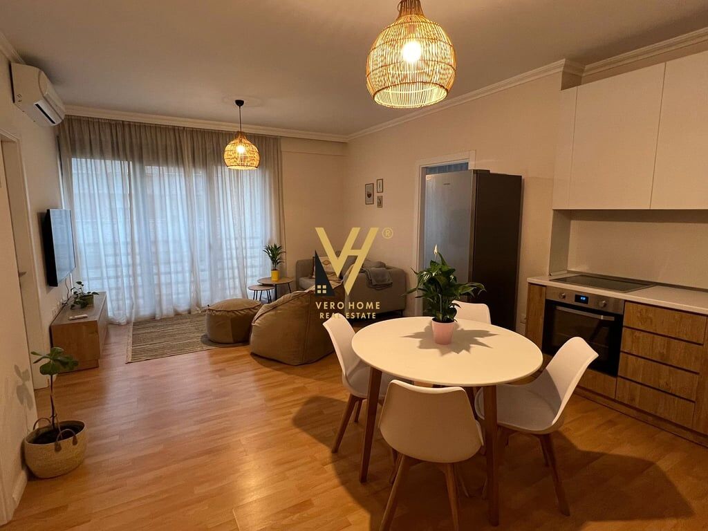 JEPET APARTAMENT 2+1 ME QERA TE BRRYLI 800 EURO
