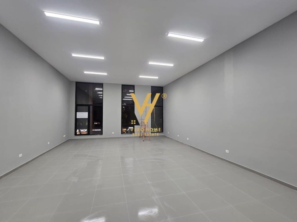 JEPET ZYRE 113 M2 ME QERA TE RRUGA E KAVAJES 1.600 EURO