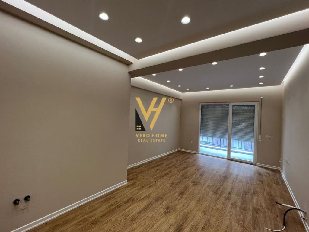 AFFITTASI UFFICIO 104 M2 IN VIA DIBRA 650 EURO