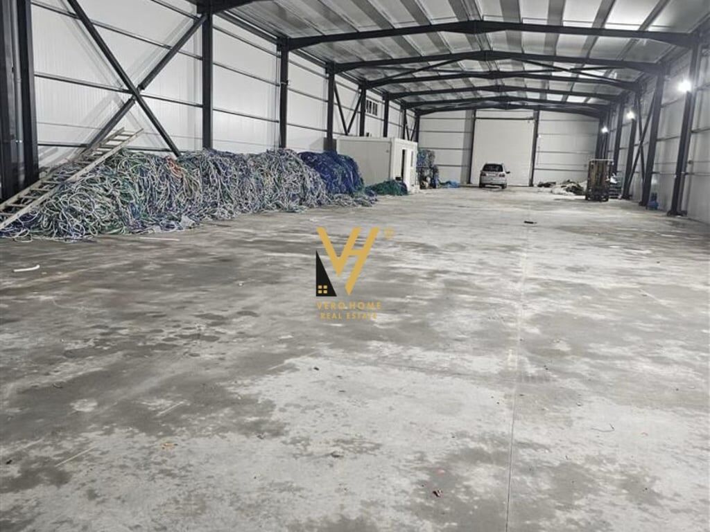 A 1,100 M2 CAPON IS FOR RENT IN BUDULL FOR 1,500 EURO.