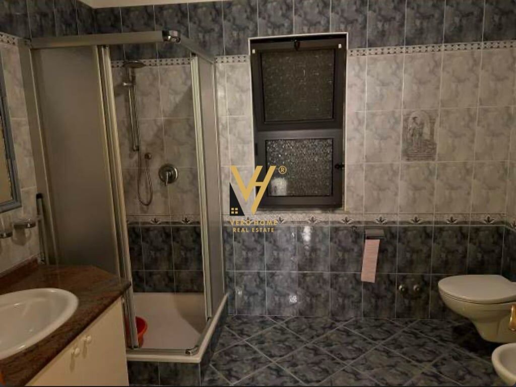 SHITET VILE TRE KATESHE NE DURRES 250.000 EURO