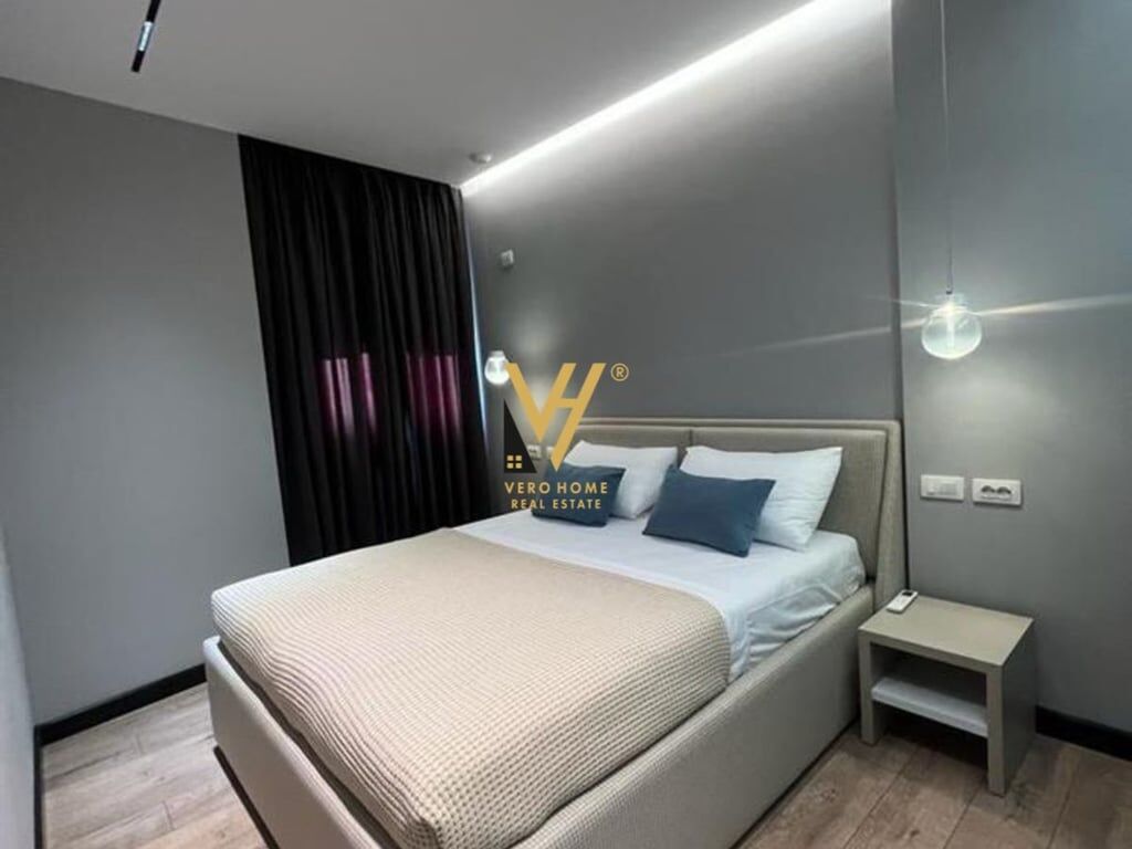 JEPET APARTAMENT 2+1+BLK ME QERA NE QENDER 1.500 EURO