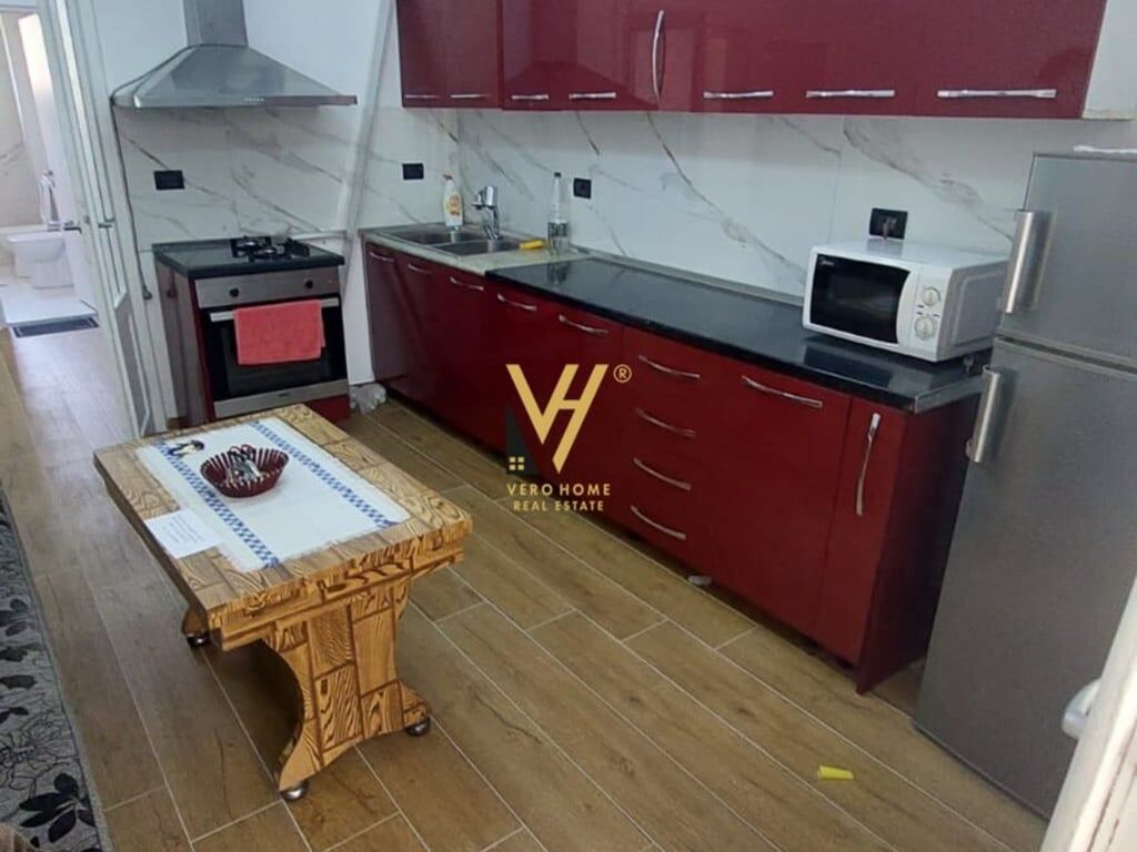 JEPET AMBIENT 120 M2 ME QERA MYSLYM SHYRI 900 EURO