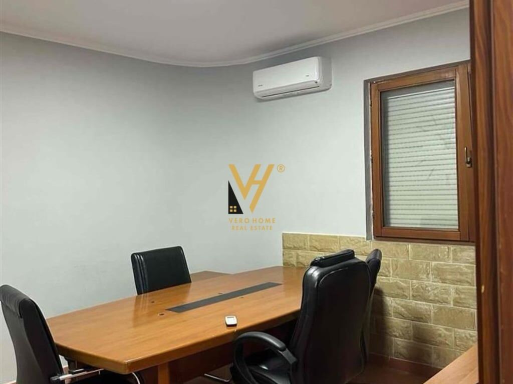 JEPET ZYRE 75 M2 ME QERA TE STACIONI I TRENIT 600 EURO