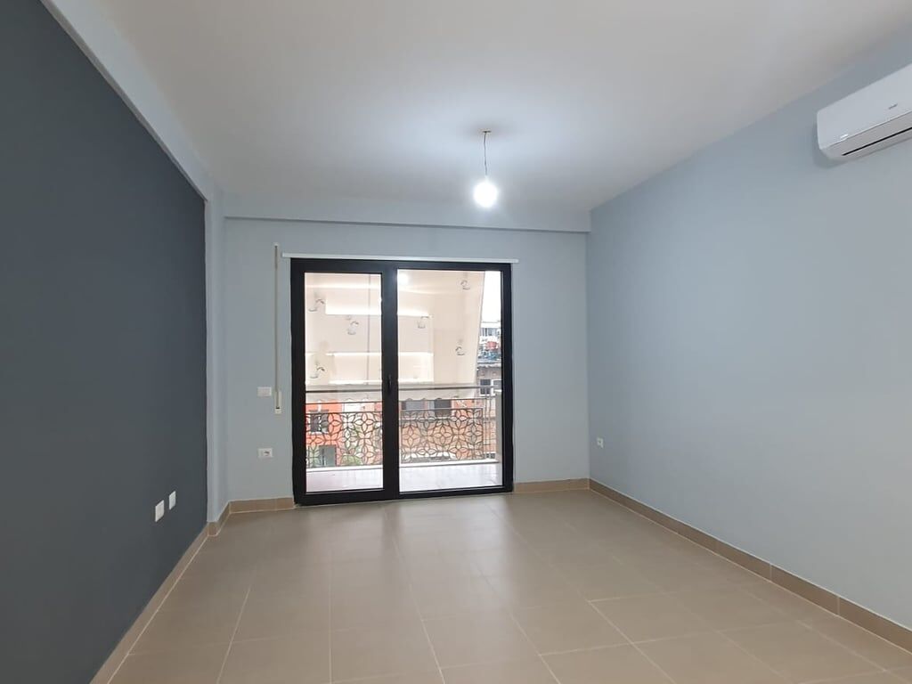 Affittasi appartamento 1+1 in via 21 Dicembre a 550 euro.