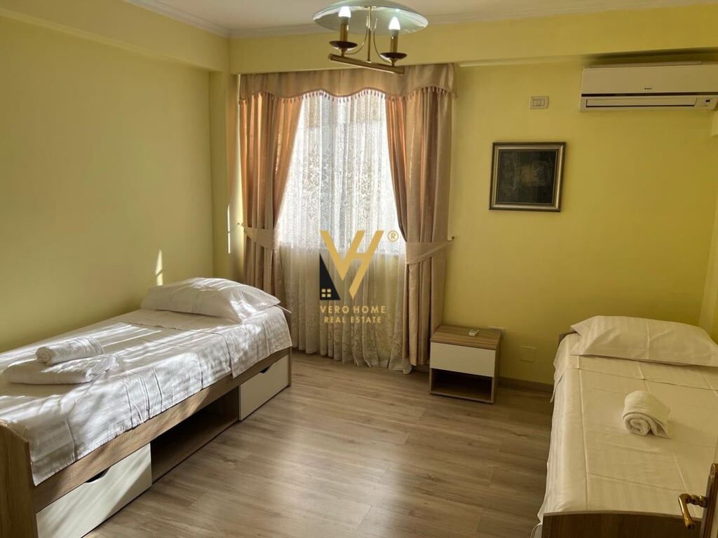 3+1 apartment with balcony for rent near the train station, 1,000 euros.