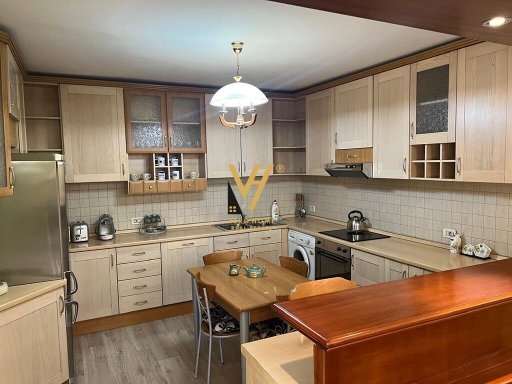 3+1 apartment with balcony for rent near the train station, 1,000 euros.
