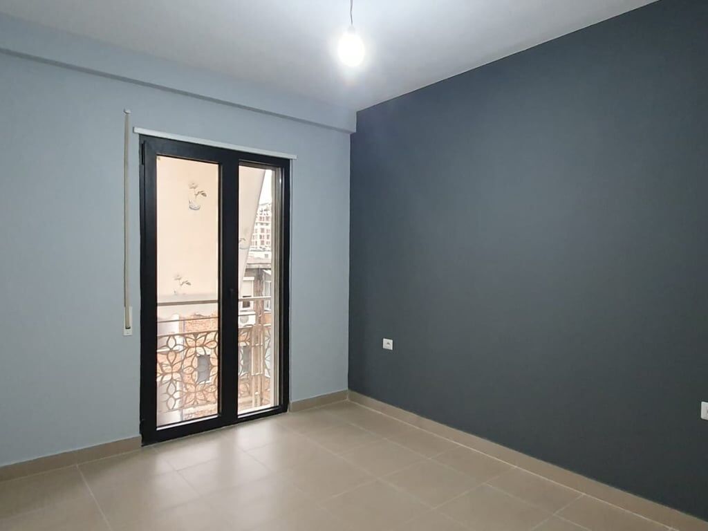 Affittasi appartamento 1+1 in via 21 Dicembre a 550 euro.