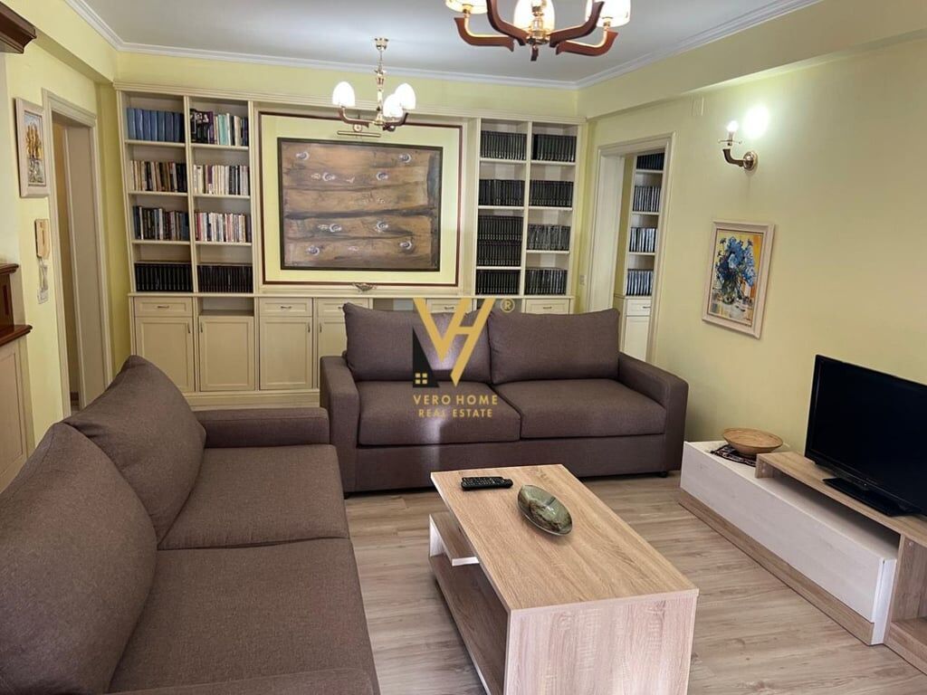 3+1 apartment with balcony for rent near the train station, 1,000 euros.