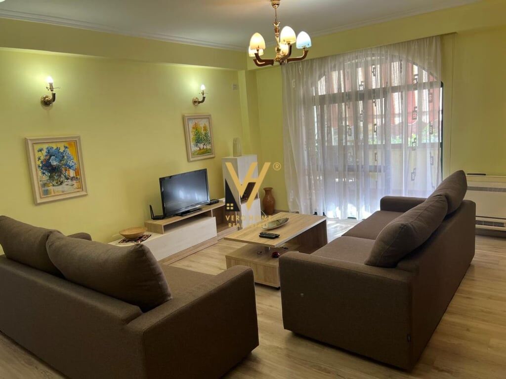 3+1 apartment with balcony for rent near the train station, 1,000 euros.