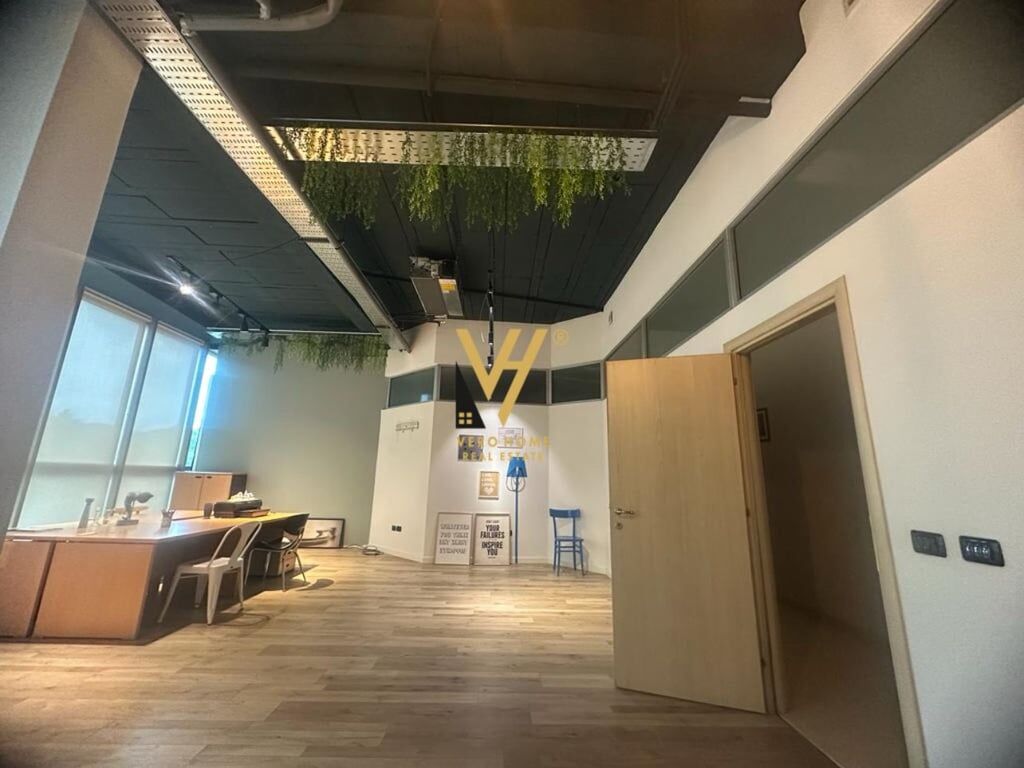 AFFITTASI UFFICIO 52 M2 IN MYSLYM SHYRI 1.500 EURO