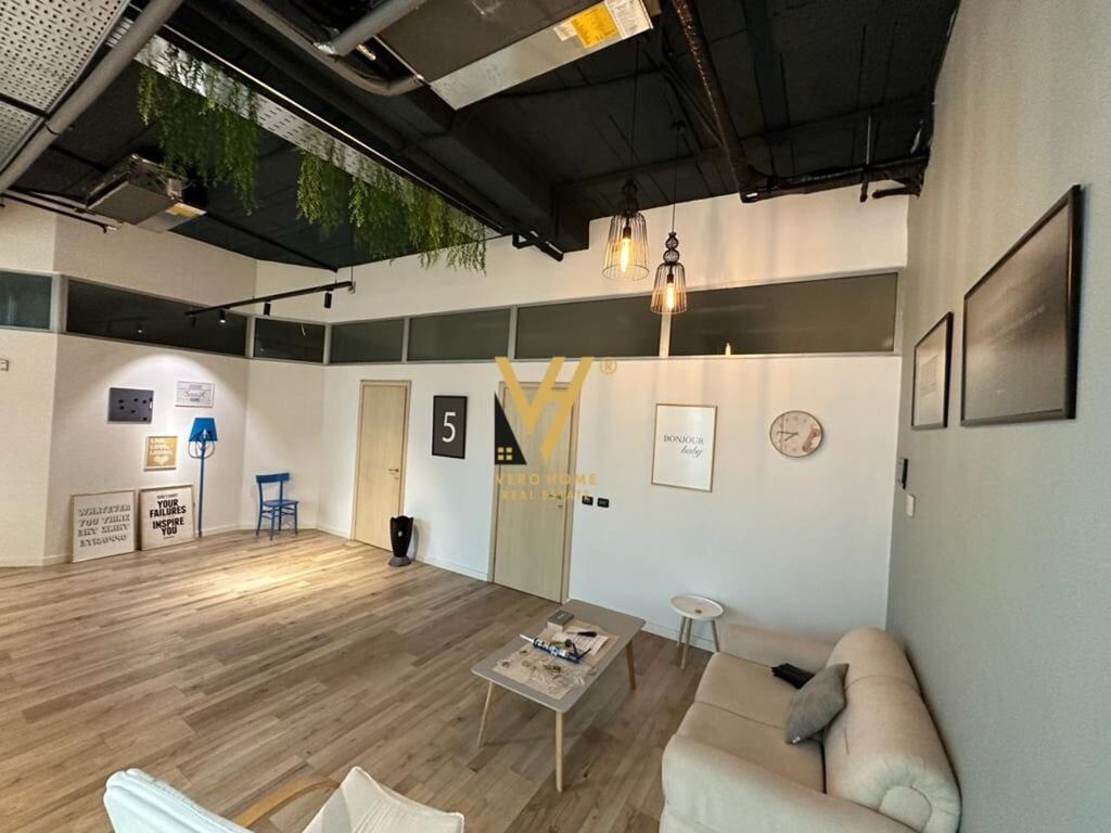 AFFITTASI UFFICIO 52 M2 IN MYSLYM SHYRI 1.500 EURO