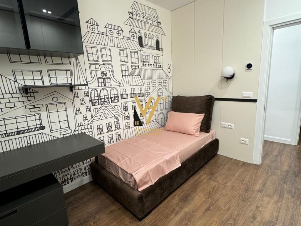 AFFITTASI APPARTAMENTO 3+1+2+BOX IN VIA KAVAJES 2.500 EURO