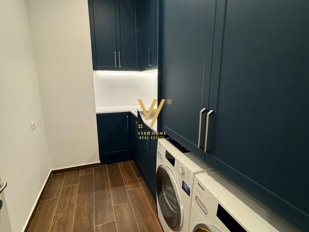 AFFITTASI APPARTAMENTO 3+1+2+BOX IN VIA KAVAJES 2.500 EURO