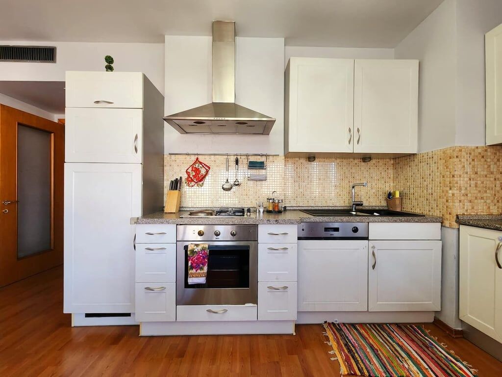 Affittasi appartamento 1+1 in zona Zogu I ZI a 520 euro.