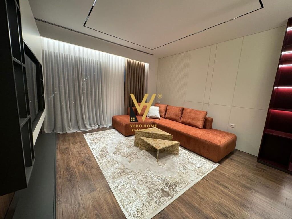 AFFITTASI APPARTAMENTO 3+1+2+BOX IN VIA KAVAJES 2.500 EURO