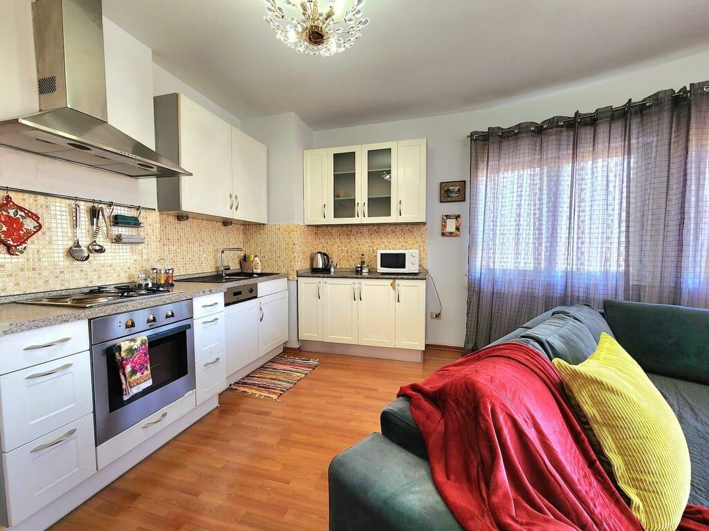 Affittasi appartamento 1+1 in zona Zogu I ZI a 520 euro.