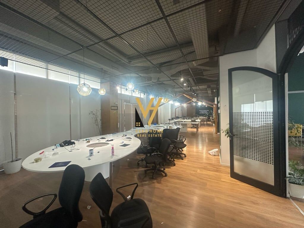 AFFITTASI UFFICIO 500 M2 IN COMUNE DI PARIGI 5.000 EURO