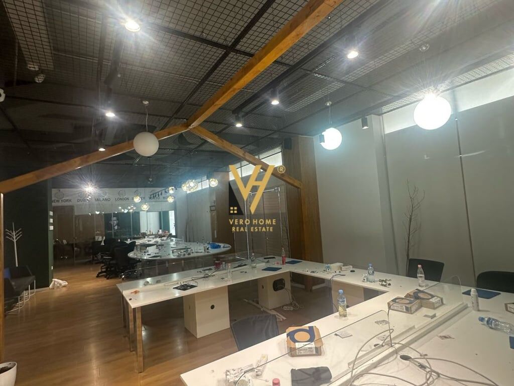 AFFITTASI UFFICIO 500 M2 IN COMUNE DI PARIGI 5.000 EURO