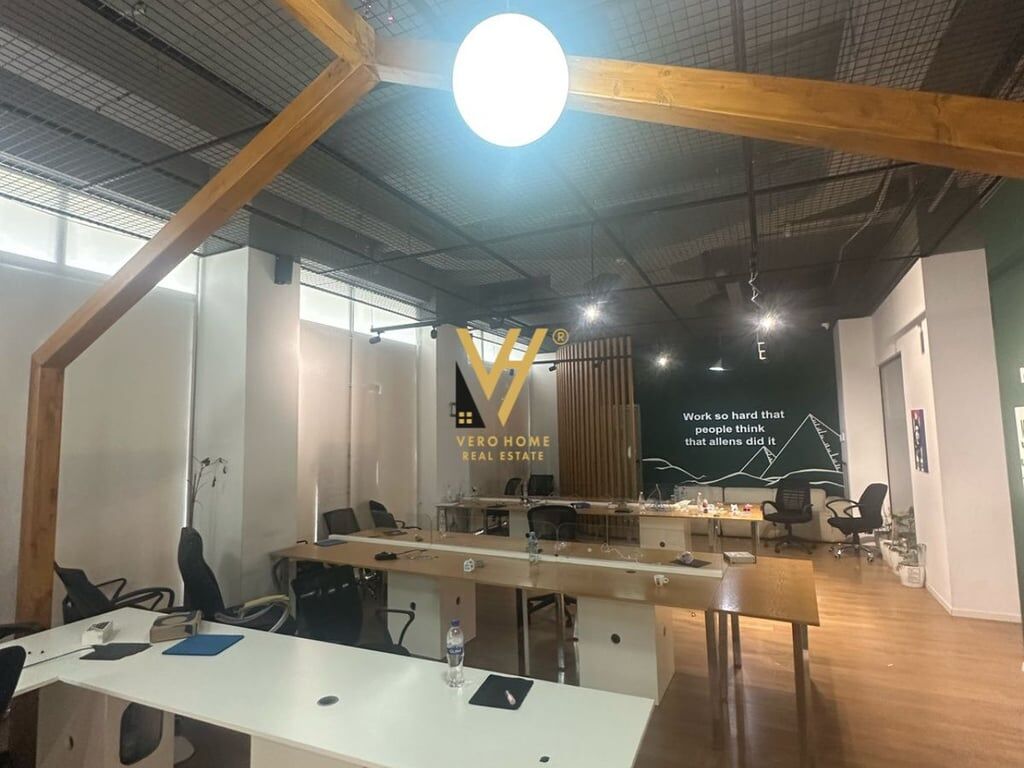 AFFITTASI UFFICIO 500 M2 IN COMUNE DI PARIGI 5.000 EURO