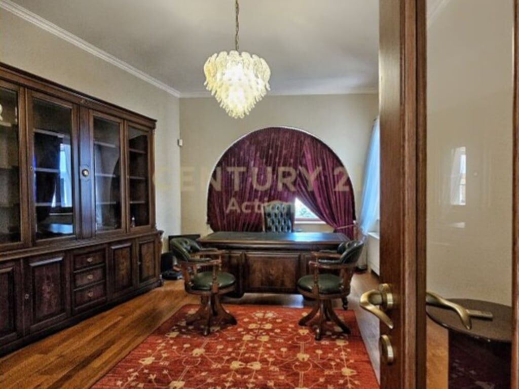 🏡 SHITET VILE UNIKE ME PISHINË TEK RRUGA E DIBRËS 🏡 UNIQUE VILLA WITH SWIMMING POOL FOR SALE – RRUGA E DIBRËS