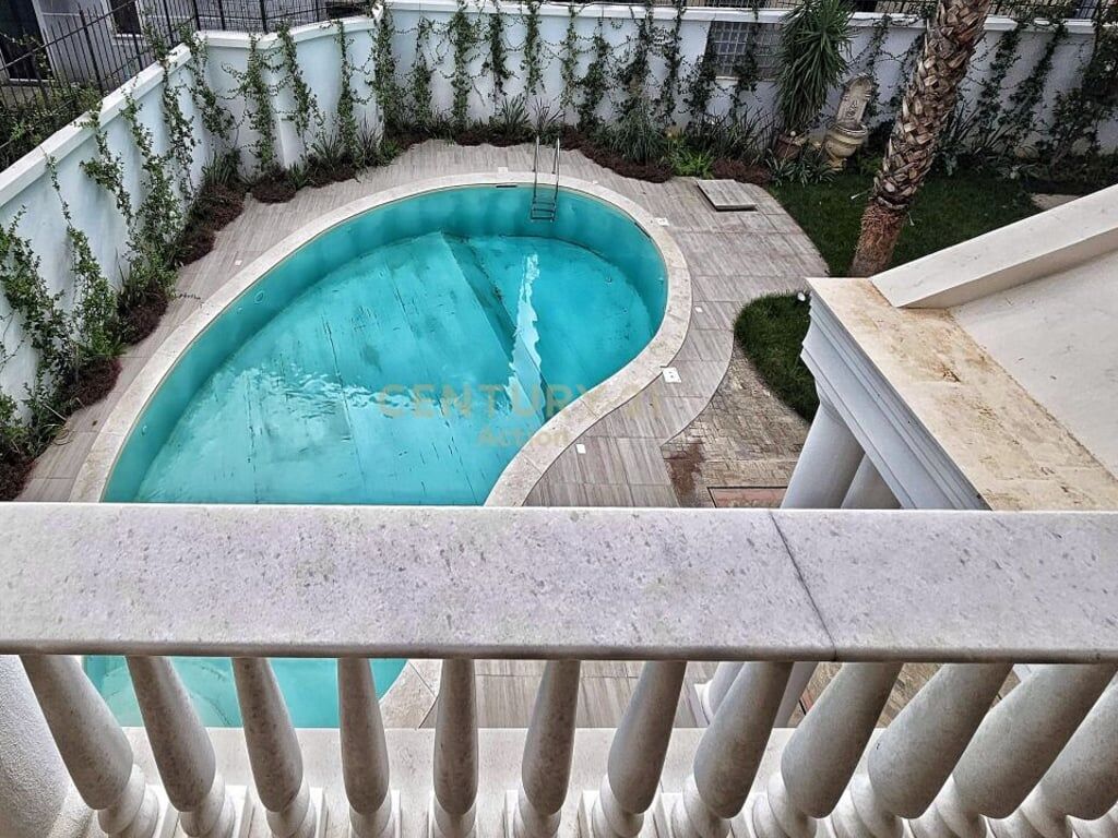🏡 SHITET VILE UNIKE ME PISHINË TEK RRUGA E DIBRËS 🏡 UNIQUE VILLA WITH SWIMMING POOL FOR SALE – RRUGA E DIBRËS