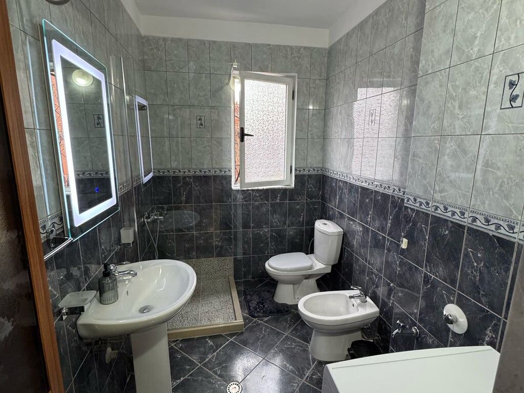 Jepet me qera apartament 1+1 ne Myslym Shyr 600 euro